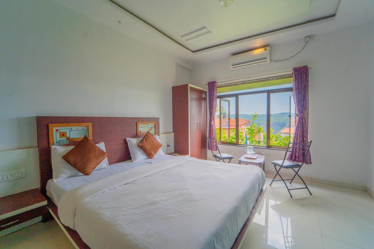 Veggies Residency & Pure Veg Restaurant Hotel Mahabaleshwar Exterior photo