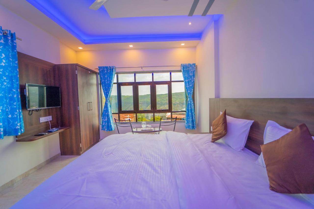 Veggies Residency & Pure Veg Restaurant Hotel Mahabaleshwar Exterior photo